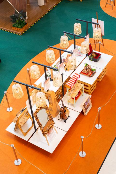 carousel-item